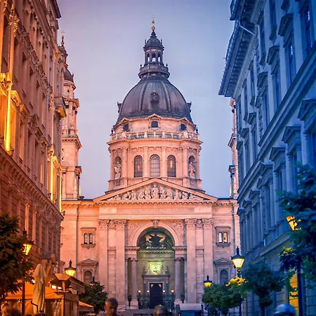 Dohany Synagogue Walk To Deak & Fashion St *